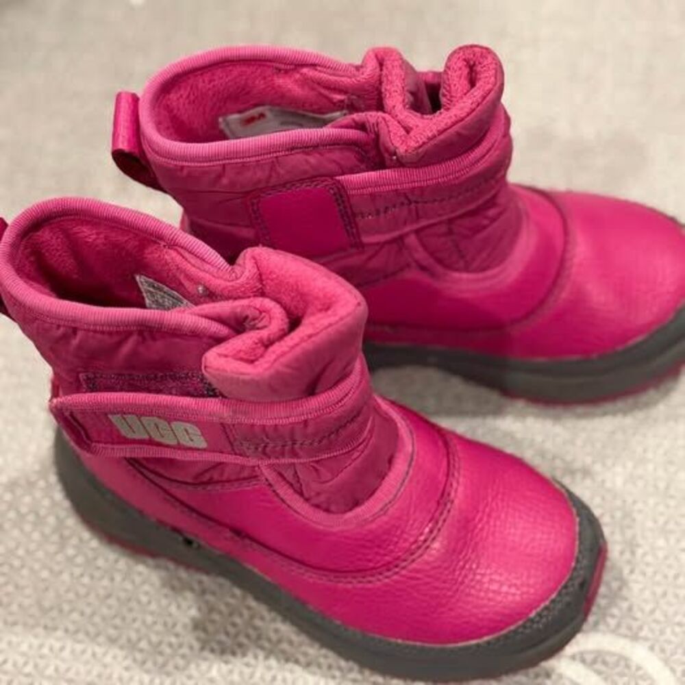 UGG Girls Pink Winter Boots – US 10 Toddler / EU 27.5 – Warm Lined
